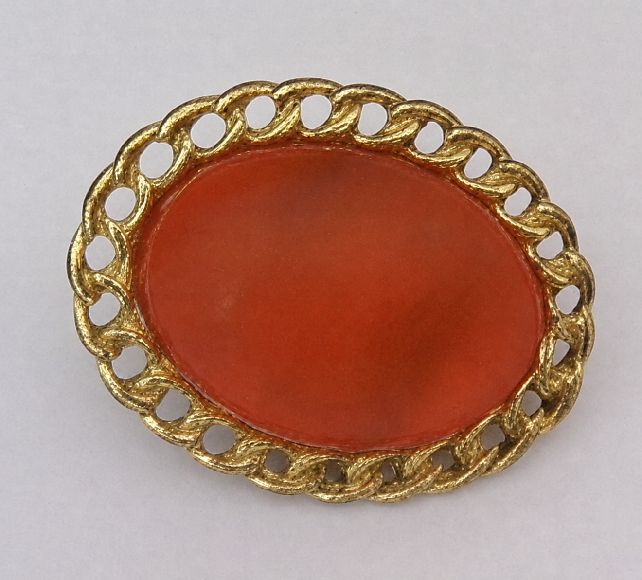 Red moonglow cabochon & goldtone filigree shank button