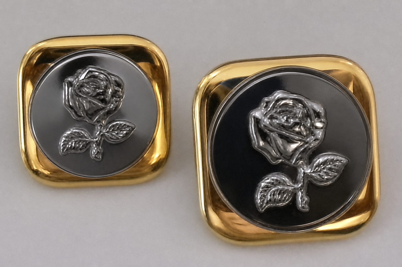 Silver & goldtone rose shank button